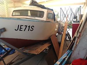 Boat 16ft wood / fibreglass 33johnson
