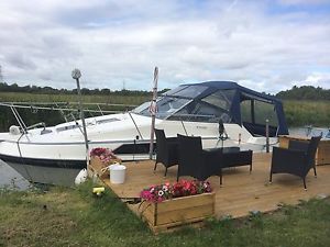 MOTOR BOAT CRUISER 28 FT - 4 BERTH - CARVER 2755 MONTEGO - SEA & RIVER USE