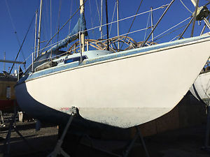 Tomahawk 25' sailing boat