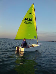 SABOT SAILING BOAT - YACHT - IN VGC READY TO SAIL GREAT LEARNER   MELB