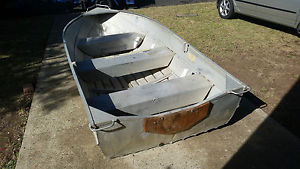 10 ft Tinny with trailer needs some TLC
