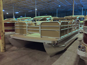 2015 18' Pontoon Boat