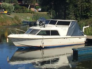 Gulfstream Turbo 26' motor cabin cruiser boat