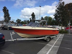 1995 "5 METER" MUSTANG FISHING BOAT, 1995 MODEL SUZUKI OUTBOARD..
