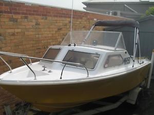 STREAKER 5 METRE BOAT