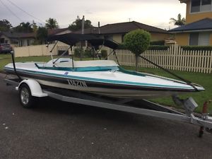 Ski boat