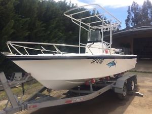 Custom centre console fishing boat