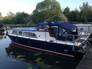 Senior 32 boat twin engine cruiser usable but needs some TLC to finish it