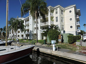 Boat Slip 30'0 Beautiful Marina Florida Intercoastal