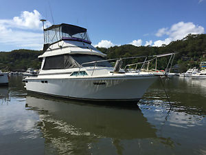 MARINER 31' FLYBRIDGE CRUISER WITH TWIN PETROL SHAFT DRIVE ENGINES 1984 MODEL