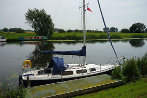 JAGUAR 25 LIFTING KEEL SAILING YACHT & BRAKED TRAILER