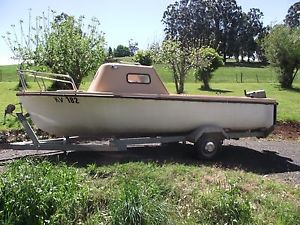 FIBRE GLASS FISHING BOAT DISPLACMENT HULL  PUT PUT REGISTERED SAVAGE DOLPHIN MOE