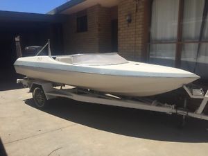 Ski boat
