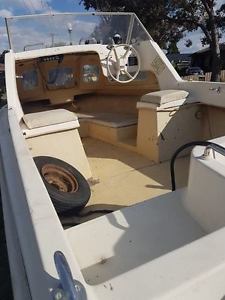boat 14 ft & Trailer
