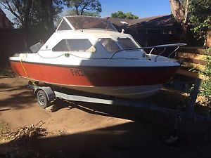 Fibreglass Half Cabin Boat 4.5ft 1982 65HP Suzuki DT65 Outboard/Includes Trailer