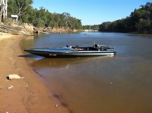 SKI BOAT