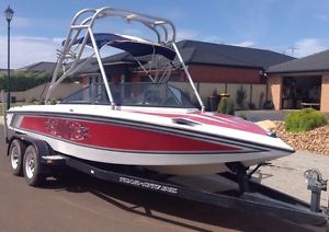 Ski boat wakeboard boat