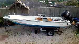 BOSTON WHALER 15' SPORT - 70HP MERCURY - ON TRAILER