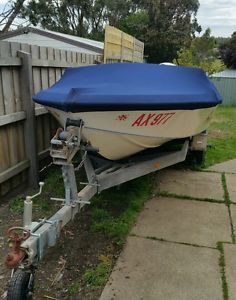 Flightcraft Ski Boat 100hp Johnson 4.9 mtrs