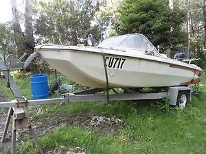 14' BOAT GLASTRON WITH 50HP MERCURY. (NO RESERVE NEED GONE)