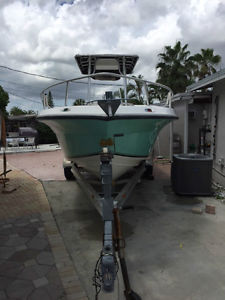 2005 Angler Boat 230