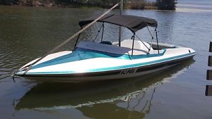 Ski boat