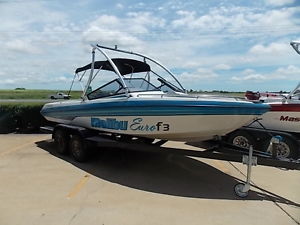 1990 MALIBU SKI/WAKEBOARD BOAT