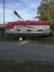 2006 Sun Tracker Party Barge