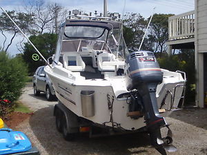 STREAKER 585 TOURNAMENT FULLY LOADED WITH ACCESSORIES MINT COND