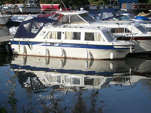 viking 23ft family cabin cruiser with 9.9hp yamaha outboard engine