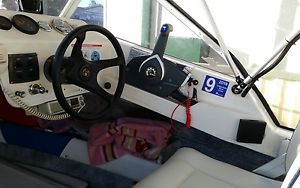2004 kingfisher boat fibre glass 5.2 2008 E-tec 115 hp 130hrs image 1