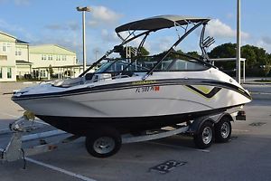 2015 Yamaha 212x Jet Boat - 27hrs - Warranty
