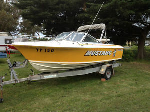 18ft Mustang Fishing Ski Boat Runabout