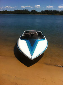 CAMERO VOLANTE SUPREME SKI BOAT
