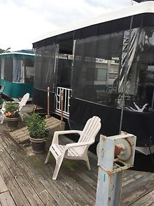 Majestic 2006 16X75 Houseboat Twin Motors Three BR Two Bath Generator Flybridge