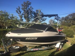 Sea Ray 175 bow rider