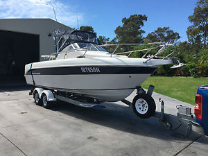 MUSTANG 2250  HALF CABIN WALKAROUND 200 HP 4 STROKE FISHING BOAT