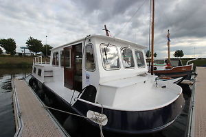 Very unusual big bright and spacious Widebeam liveaboard cruising houseboat