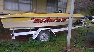 Ski boat