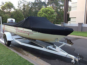 Ski or speed boat