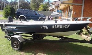 4.2 M   FIBREGLASS  RUNABOUT