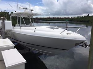 2006 Intrepid 323 Cuddy