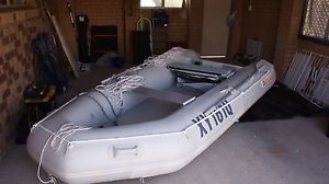 inflateable boat
