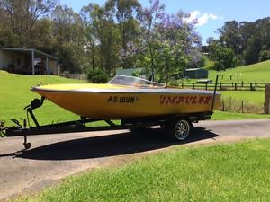 Lewis Vintage Ski Boat 1976 Centre mount 308 Holden