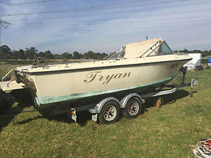 21ft Caribbean boat fish ski
