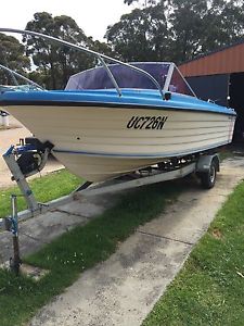 17ft Fibreglass Boat