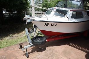Tidy 4.3m Half Cabin Boat with 75hp Mercury engine that needs work.