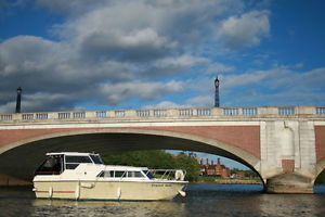 Birchwood 25 River / Cabin cruiser