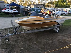 Bertram Caribbean runabout ski/fishing boat