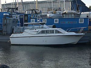 PRINCESS 25 SPORTS CRUISER WITH TWIN DIESEL ENGINES
